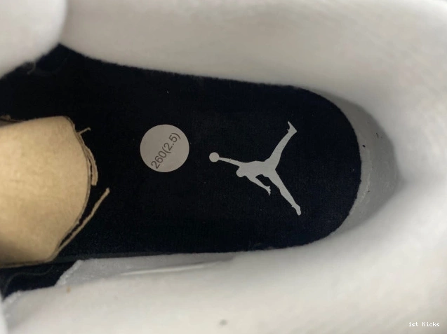 1st Kicks FQ8138-002 Fear 4 Air Jordan 0825